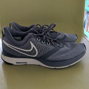 Big boys/Men's Nike Zoom Strike Gray. 7.5 M